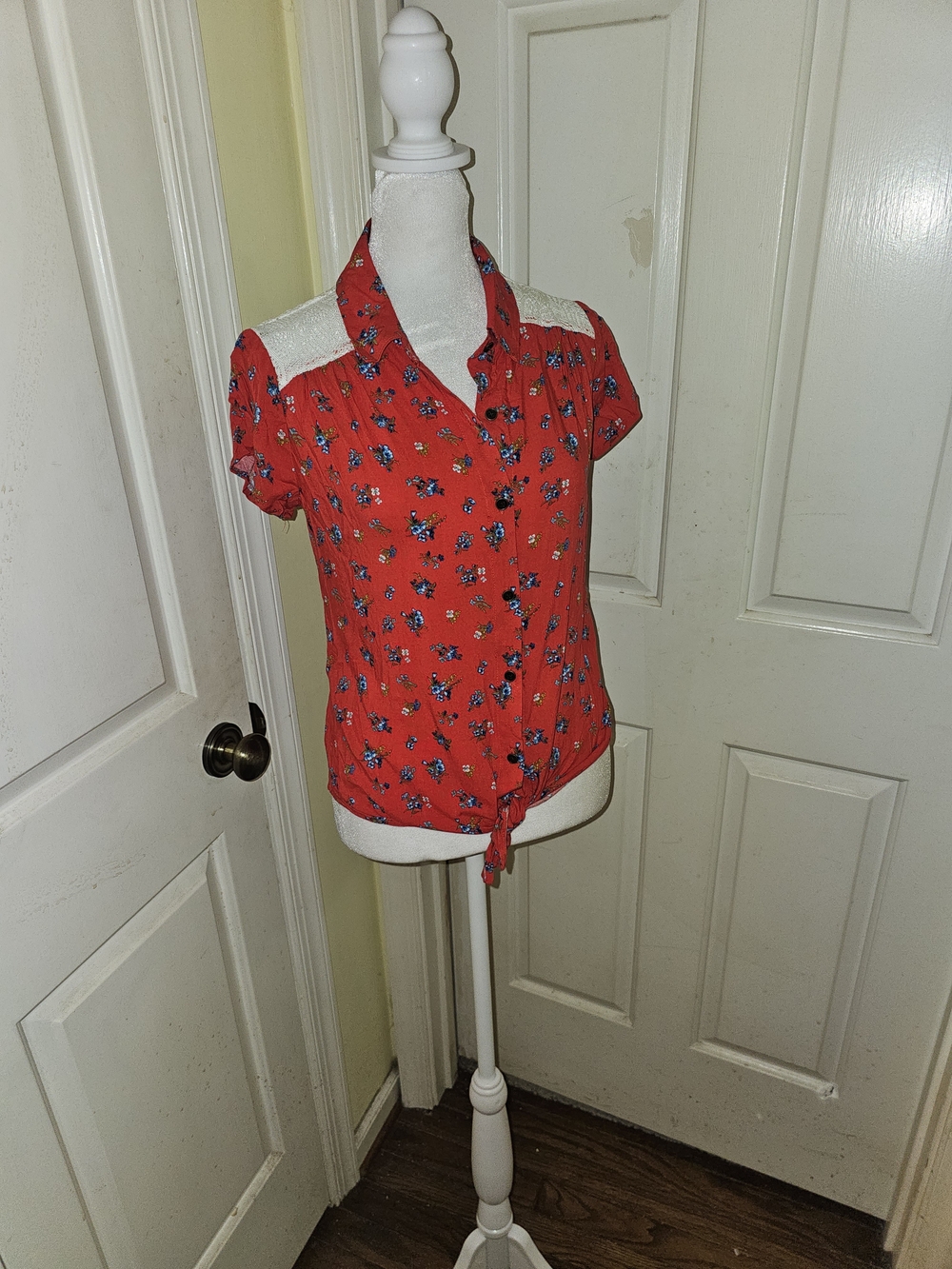 Red Floral Tie-Front Button-Up Blouse with Lace Yoke